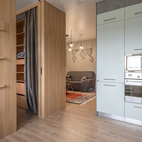 Compact apartment with laminate flooring